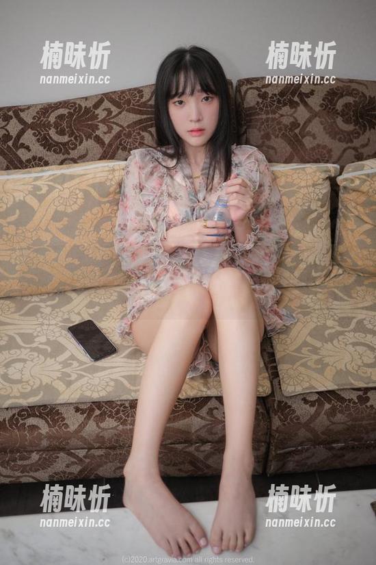 白衬衫大揭秘：Kang Inkyung的专业“合集”风采